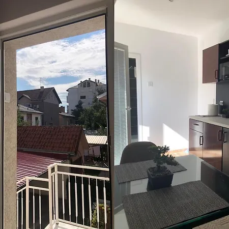 Ivan Apartman *