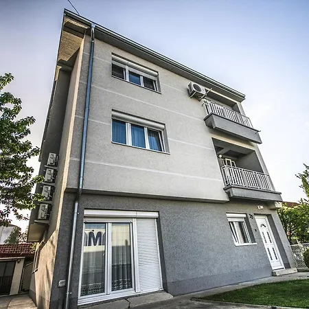 Ivan Apartman Ni